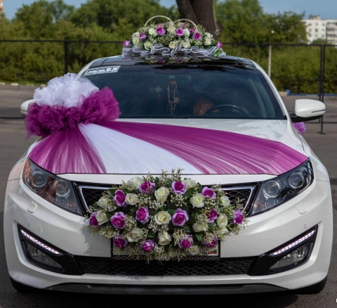 фиолетовые украшения на машину фото
