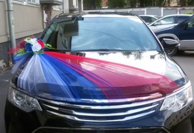 украшениена машину с триколором россии