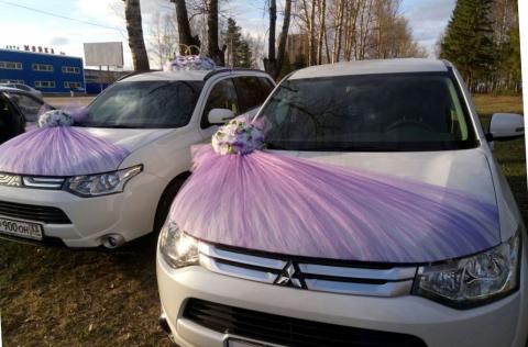 сиреневые украшения на машину фото