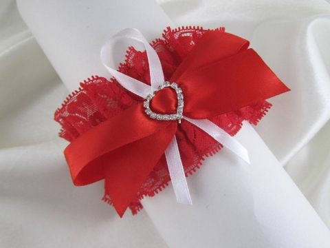 красно-белая свадебная подвязка фото