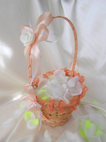 персиковая корзиночка для лепестков роз фото