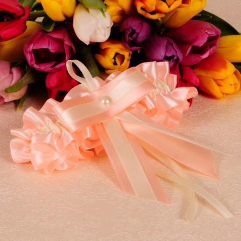 персиковая свадебная подвязка фото