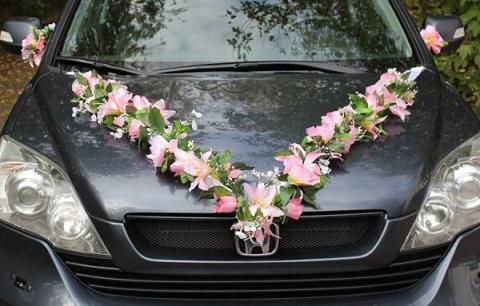 розовые цветы на машину фото