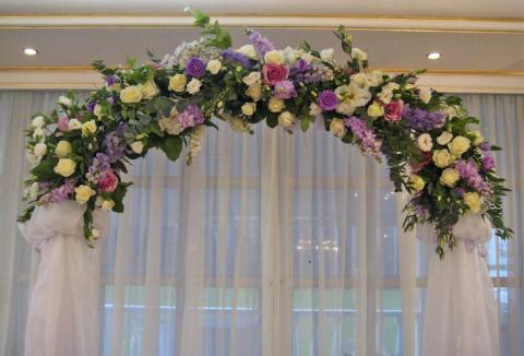 свадебная арка цветочная сиреневая фиолетовая аренда 7800р сутки