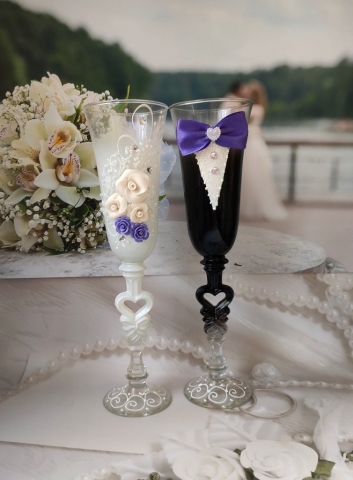 фужеры на свадьбу женихи невеста с фиолетовым декором