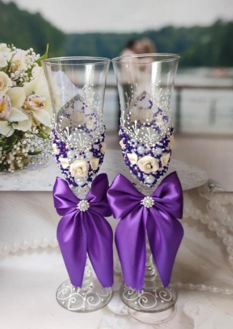 фиолетовые свадебные бокалы фото
