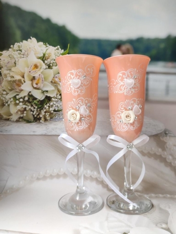 персиковые бокалы на свадьбу фото