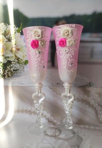 розовые свадебные бокалы ручной работы фото