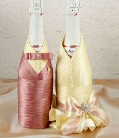 чехлы на свадебное шампанское жених и невеста теплй розовый купить 