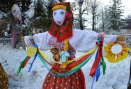 чучело на масленицу с лицом в платочке фото Чучело на Масленицу 180 см в платочке с лицом 300703