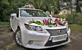 лиловое украшение на свадебную машину фото