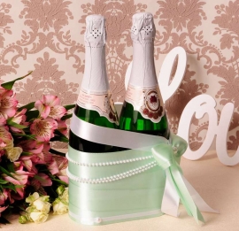 Мятная корзиночка для свадебного шампанского с бантом 300572