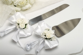нож и лопатка для свадебного торта белые с букетами 