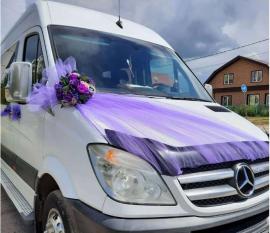 Сиреневые украшения на свадебный микроавтобус: парус-фатин, букет на капот  000610