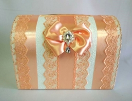 Свадебная коробка для денег персиковая с кружевом и бантом 300611