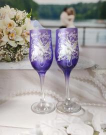 Свадебные бокалы фиолетовые с голубями 2 шт 20см 100344