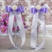 Свадебные бокалы с бело-фиолетовыми бантами 2шт. 001041