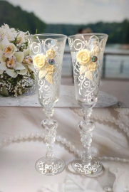 свадебные бокалы с розами айвори фото