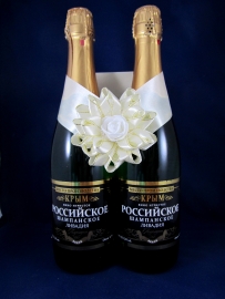 украшение на шампанское белый айвори фото