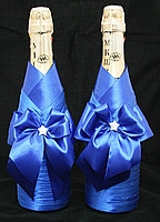синее украшение на свадебное шампанское фото