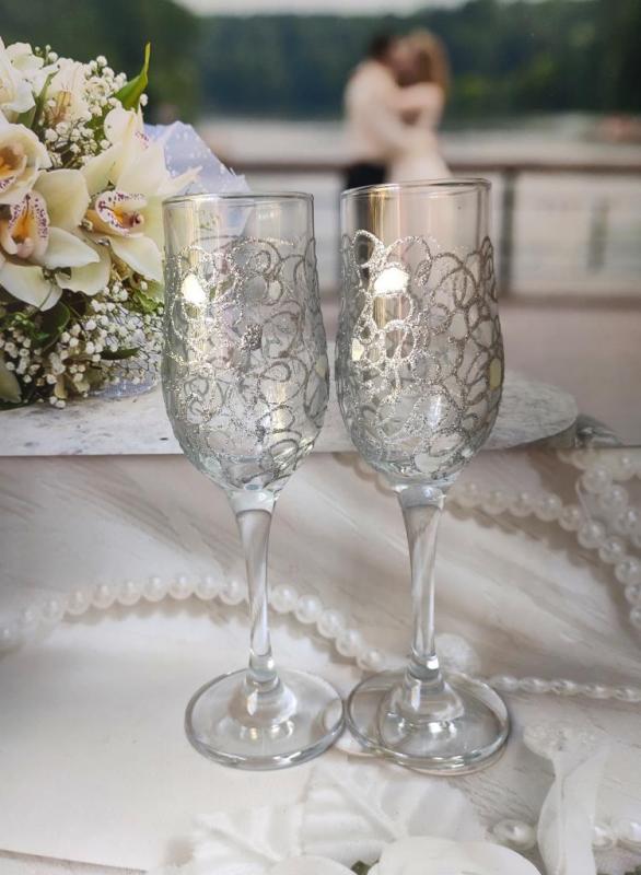 Разбиваем свадебные бокалы — зачем, когда и как молодожены бьют бокалы на свадьбы