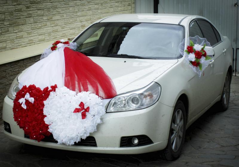Украшение свадебной машины лента на капот авто сердце розы