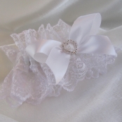 подвязка невесты белая с сердечком фото