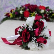 букет дублер бело-бордовые розы фото