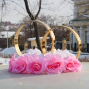 кольца на машину с бело-розовыми розами фото
