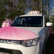 розовые букеты на машину фото