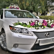 лиловое украшение на свадебную машину фото