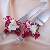 нож и лопатка для свадебного торта малиновые фото