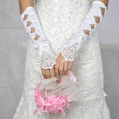 перчатки свадебные белые до локтя с кружевом и бантами