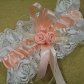 персиковая свадебная подвязка кружево