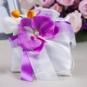 подушечка для колец с фиолетовой орхидеей 