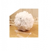 шар из белых искусственных роз фото