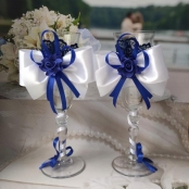 бело-синие свадебные бокалы фото