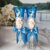 бирюзовые бокалы на бирюзовую свадьбу с бантами фото
